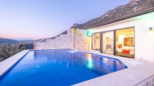 Kalkan Kördere Mevkiinde Deniz Manzaralı Balayı Tatil Villası