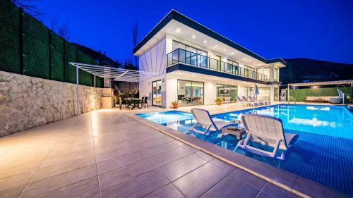 Kalkan İslamlar Mevkiinde Korunaklı Lüks 6 Kişlik Tatil Villası