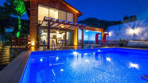 Kalkan İslamlar Mevkiinde Korunaklı Balayı Tatil Villası
