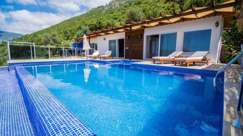 Kalkan Üzümlü Mevkiinde Korunaklı 4 Kişilik Tatil Villası