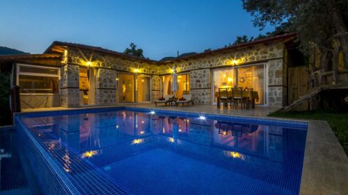 Kalkan İslamlar Mevkiinde Muhafazakar Balayı Tatil Villası