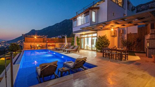 Kalkan Kördere Mevkiinde Deniz Manzaralı  6 Kişilik Tatil Villası