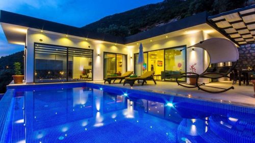 Kalkan Kördere Mevkiinde Deniz Manzaralı Korunaklı Balayı Tatil Villası